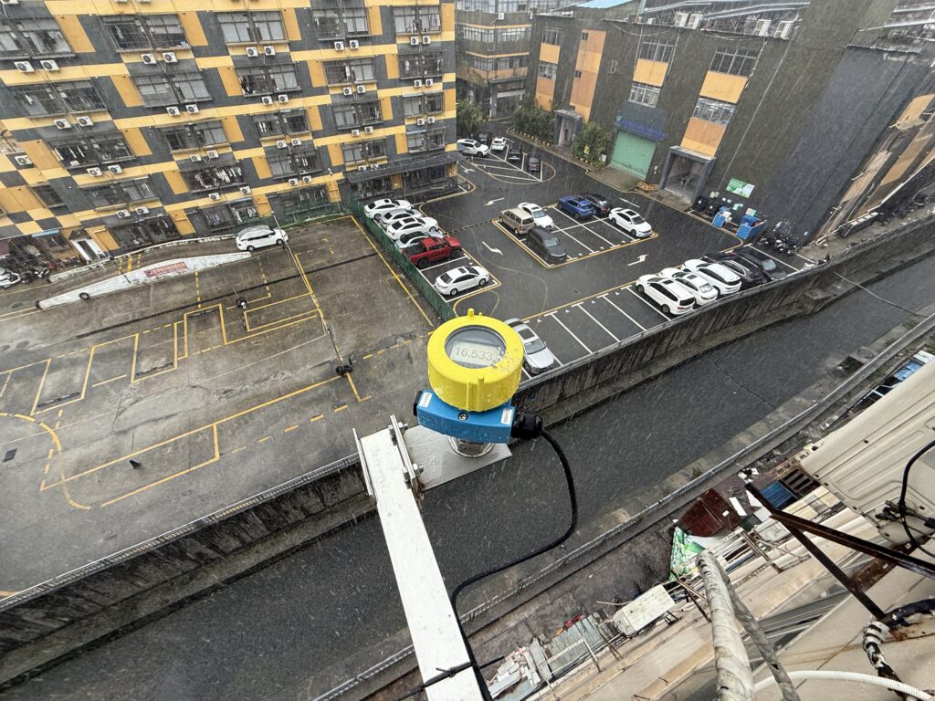 计为雷达液位计：高精度非接触测量新选择
